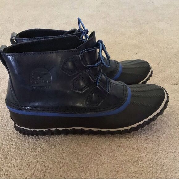 Sorel Out ‘N About Blue and Black Rain Boots - Picture 4 of 8